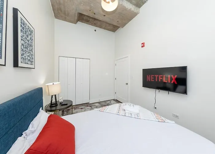 Modern South Loop 2br With View Of Skyline Patio And Gym Access Near Mccormick Place Convention Center & Museum Campus Apartamento *