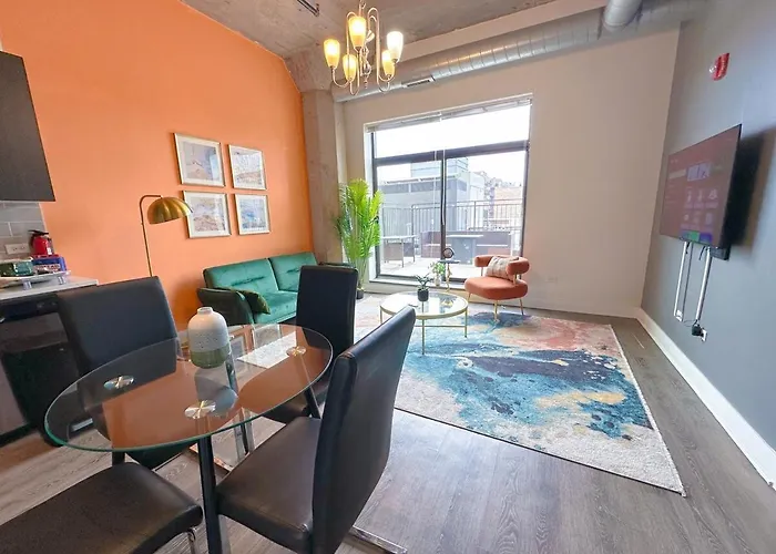 Modern South Loop 2br With View Of Skyline Patio And Gym Access Near Mccormick Place Convention Center & Museum Campus * Chicago